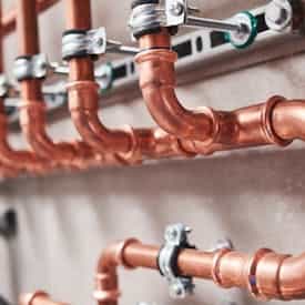 Rohre eines effizienten Heizsystems von Steinkühler in Leverkusen.