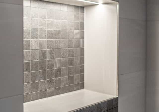 Modernes Licht in Badezimmer von Steinkühler in Leverkusen.