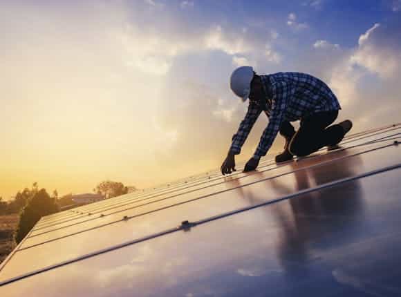 Montage einer Photovoltaikanlage von Steinkühler aus Leverkusen.