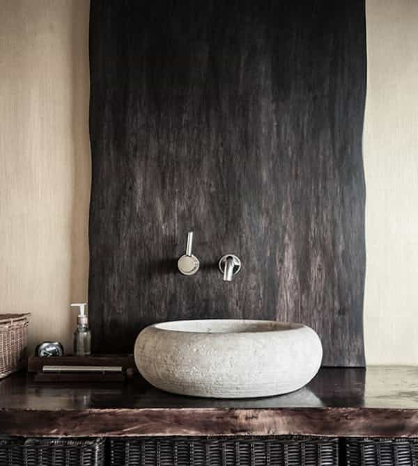 Modernes Waschbecken aus Stein in modernem Badezimmer von Steinkühler in Leverkusen.