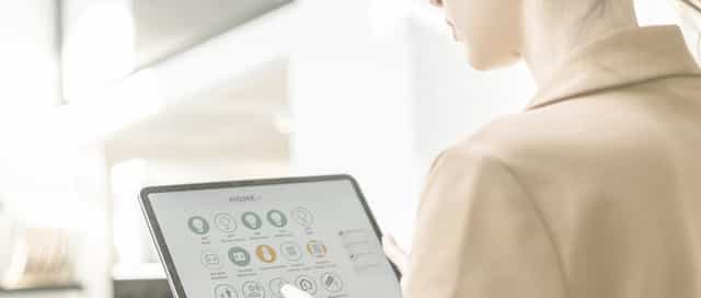 Zertifikate auf Tablet von Steinkühler in Leverkusen