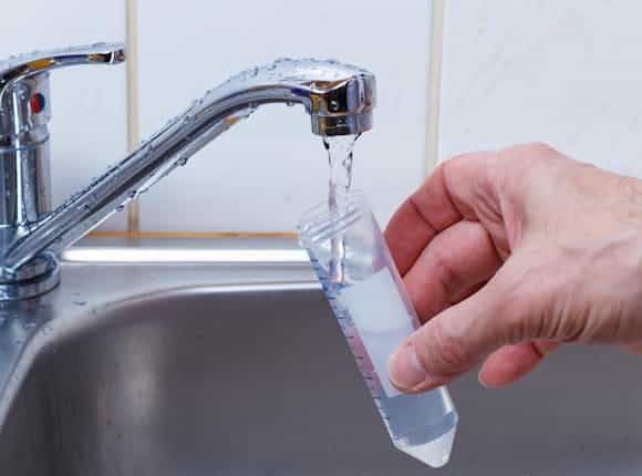 Service zur Überprüfung des Trinkwassers von Steinkühler in Leverkusen.