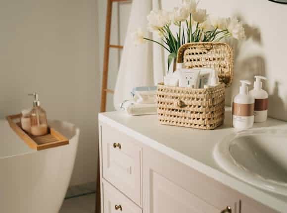 Modernes Badezimmer in einem Neubau mit Dekoration von Steinkühler in Leverkusen.