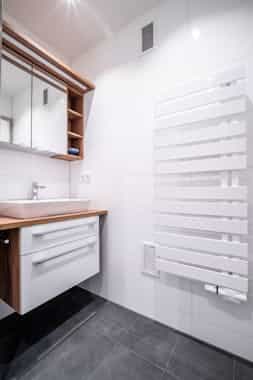 Referenzen von Steinkühler in Leverkusen - Modernes Badezimmer mit Heizung